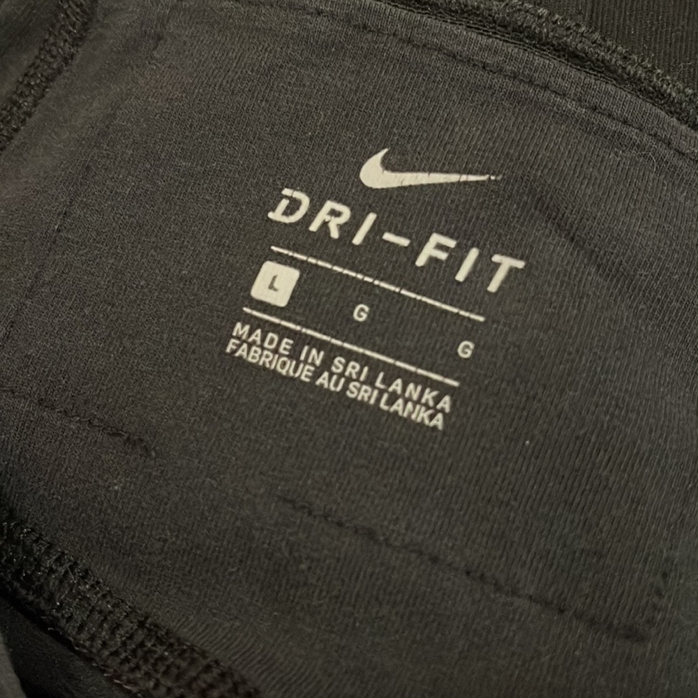 Nice Nike Capri pants L - Picture 3 of 4